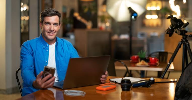 What are cross-border payments? How B2B businesses can use Payoneer for global transactions