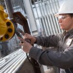 HVAC Crane Lift vs. Manual Rigging: Which Method Actually Saves Money on Commercial Jobs?