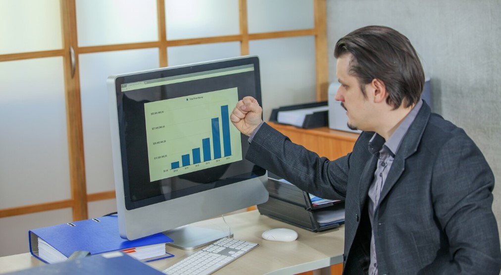 How to Build a Market Analysis Graphic That Executives Actually Read