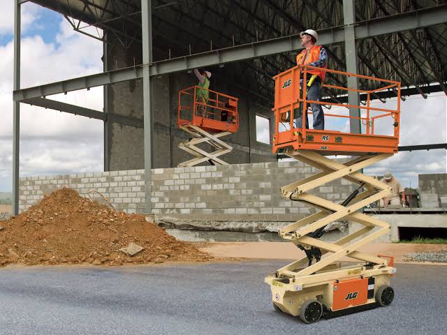 How Scissor Lift Rental Services Improve Safety, Efficiency, and Project Flexibility