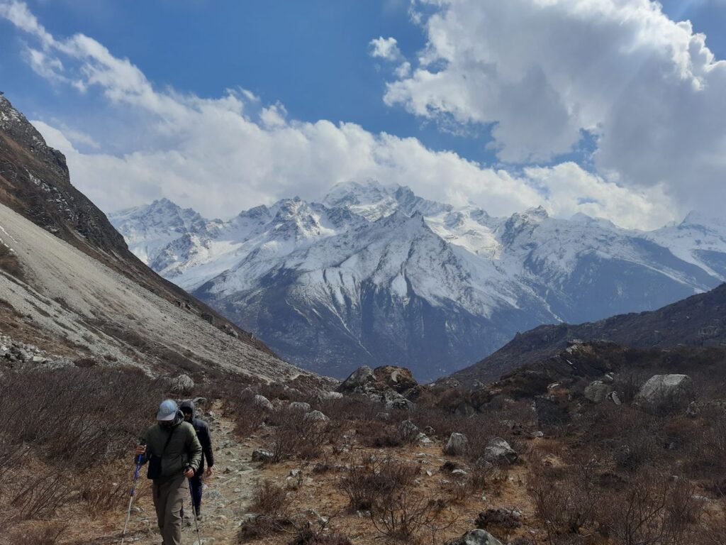 Annapurna Circuit Trek Distance, Duration & Daily Walks