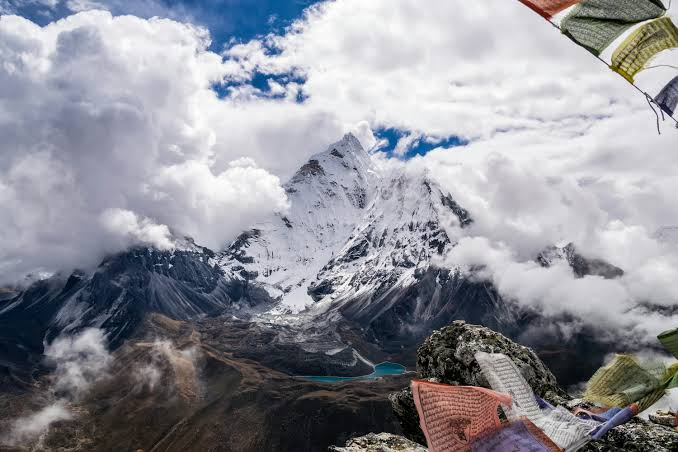 Everest Dreams Your Way: Trek, Lakes, or Fly? A Simple Guide to the Everest Adventure