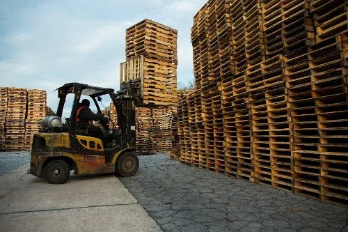 48×40 Pallets in Dallas Fort Worth: The Complete Buyer’s Guide to Sourcing, Pricing, and Logistics