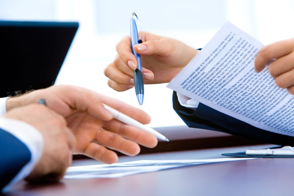 Business Contract Attorney vs. General Practice Lawyer: Which One Do You Actually Need?