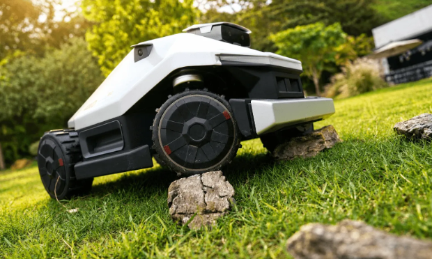 GOKO M6 vs Mammotion LUBA 2 AWD: Which Wire-Free Robot Lawn Mower Flagship Earns Your $2,000?